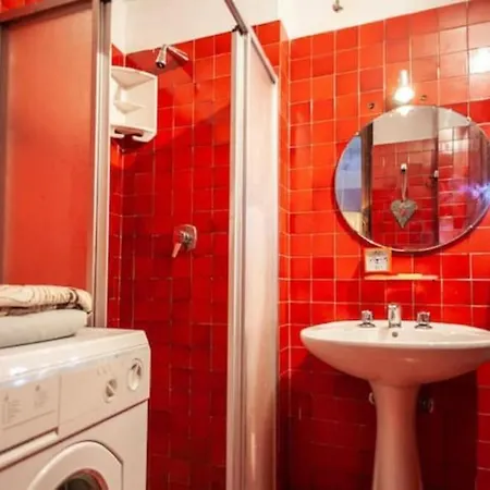 Apartamento Modest & Cheap Tavern For A Spartan Retreat