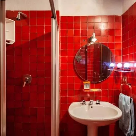 Apartamento Modest & Cheap Tavern For A Spartan Retreat *